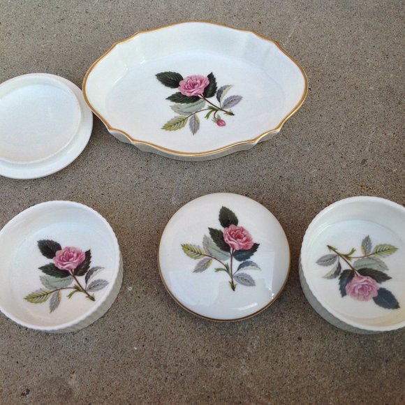 Wedgwood Bone China 3x Vanity Storage Hathaway Rose Pattern - Picture 7 of 13